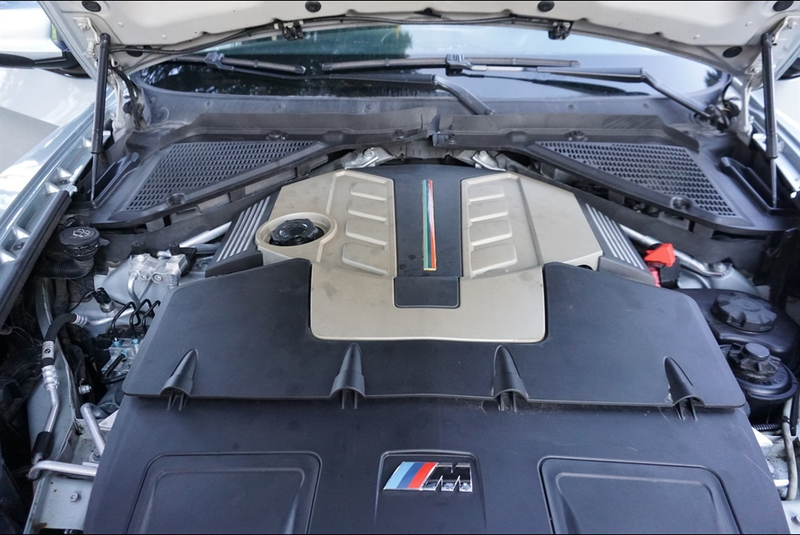 Illustration for article titled At $16,995, Could This 2010 BMW X5 M Twin Turbo put the Sport in Your Utility?